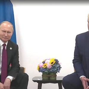 Trump đe dọa Putin bằng mức thuế quan lớn